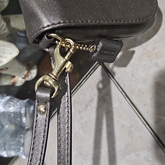 COACH Ashley Wristlet EUC - Picture 4 of 11